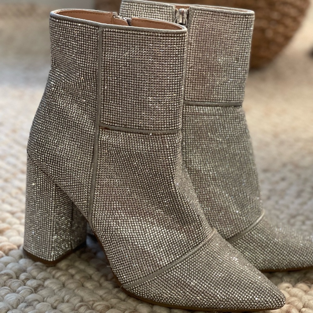 STEVE MADDEN BEJEWELED BOOTS 💎👢